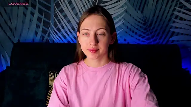 Snapshot of ChristyCrayme chatting on December 16, 10:04 pm ChristyCrayme online show from December 16, 10:04 pm