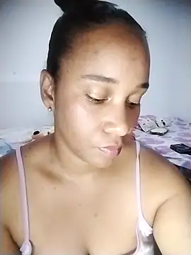 Snapshot of EbonyHorrny chatting on October 18, 3:09 am EbonyHorrny online show from October 18, 3:09 am