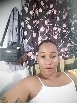 Snapshot of EbonyHorrny chatting on November 7, 3:01 pm EbonyHorrny online show from November 7, 3:01 pm