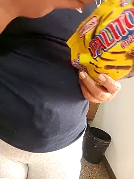 Snapshot of andrea_sweet8 chatting on December 1, 4:23 pm andrea sweet8 online show from December 1, 4:23 pm