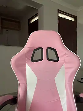 Snapshot of Lil-shawrie chatting on October 3, 8:22 am Lil-shawrie online show from October 3, 8:22 am