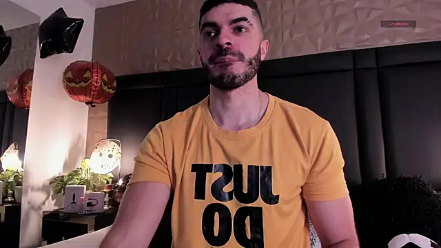 Snapshot of AxelThompson_ chatting on October 28, 11:58 am AxelThompson  online show from October 28, 11:58 am