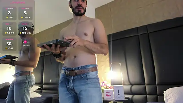 Snapshot of AxelThompson_ chatting on November 4, 12:04 pm AxelThompson  online show from November 4, 12:04 pm