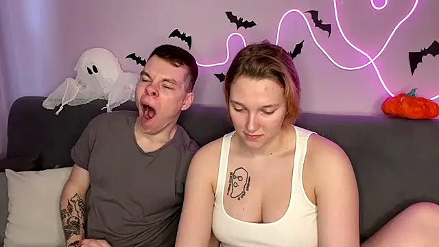 julielourens online show from November 1, 8:38 am