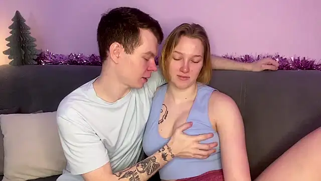 Snapshot of julielourens chatting on December 21, 8:21 am julielourens online show from December 21, 8:21 am