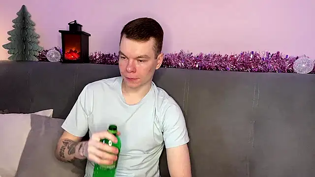 Snapshot of julielourens chatting on January 7, 8:06 am julielourens online show from January 7, 8:06 am