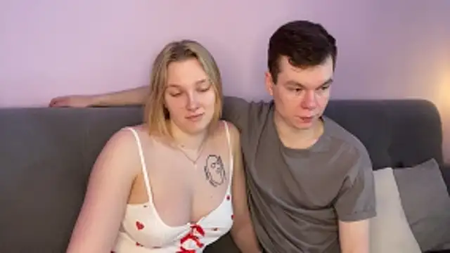 Snapshot of julielourens chatting on February 1, 8:02 am julielourens online show from February 1, 8:02 am