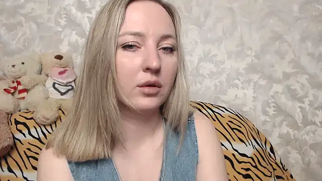 Snapshot of hotsteacher chatting on May 20, 2:18 am hotsteacher online show from May 20, 2:18 am