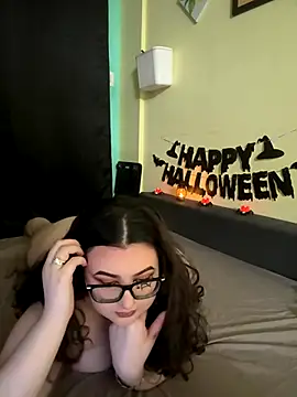 Snapshot of HaleyAyush chatting on October 21, 5:24 pm HaleyAyush online show from October 21, 5:24 pm