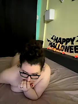 Snapshot of HaleyAyush chatting on October 26, 5:19 pm HaleyAyush online show from October 26, 5:19 pm