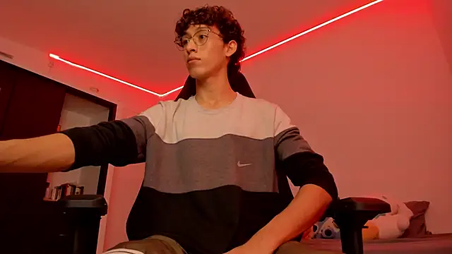 Snapshot of velvet_skyn chatting on October 4, 8:34 am velvet skyn online show from October 4, 8:34 am