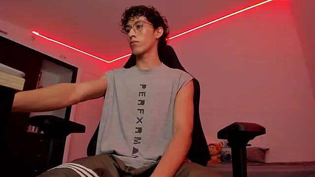 Snapshot of velvet_skyn chatting on October 8, 4:10 am velvet skyn online show from October 8, 4:10 am