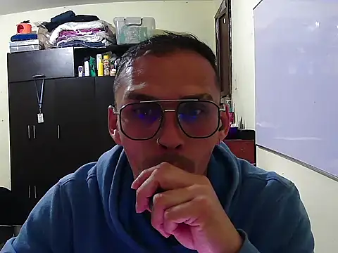 Snapshot of DOBLEWYOSK69G chatting on September 18, 3:52 am DOBLEWYOSK69G online show from September 18, 3:52 am
