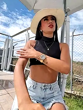 Juliana Xander online show from November 25, 2:50 pm