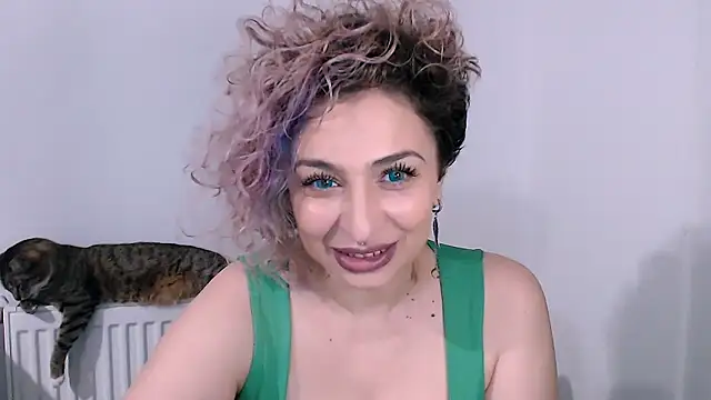 Snapshot of AAARUNY chatting on February 18, 3:41 pm AAARUNY online show from February 18, 3:41 pm