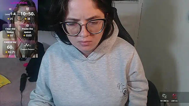 Snapshot of KrystalAdams chatting on April 4, 11:18 am KrystalAdams online show from April 4, 11:18 am