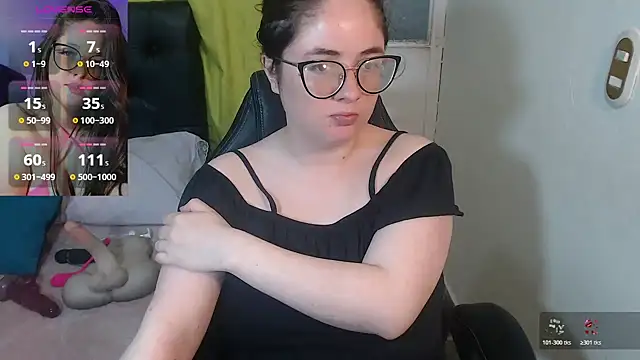 Snapshot of KrystalAdams chatting on April 8, 1:11 pm KrystalAdams online show from April 8, 1:11 pm