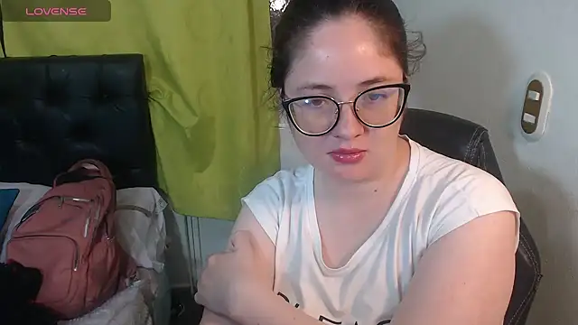 Snapshot of KrystalAdams chatting on April 9, 1:16 pm KrystalAdams online show from April 9, 1:16 pm