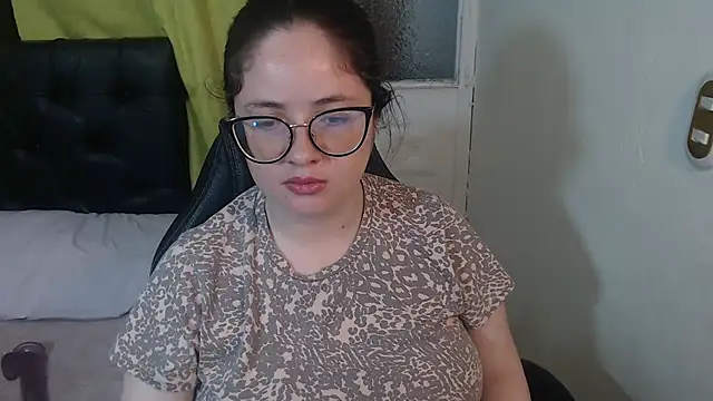 Snapshot of KrystalAdams chatting on April 10, 1:27 pm KrystalAdams online show from April 10, 1:27 pm