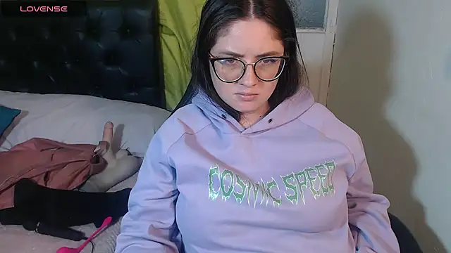 Snapshot of KrystalAdams chatting on April 14, 9:21 pm KrystalAdams online show from April 14, 9:21 pm