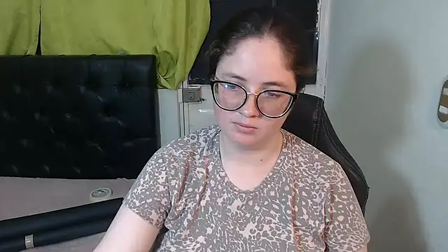 Snapshot of KrystalAdams chatting on April 18, 8:20 pm KrystalAdams online show from April 18, 8:20 pm