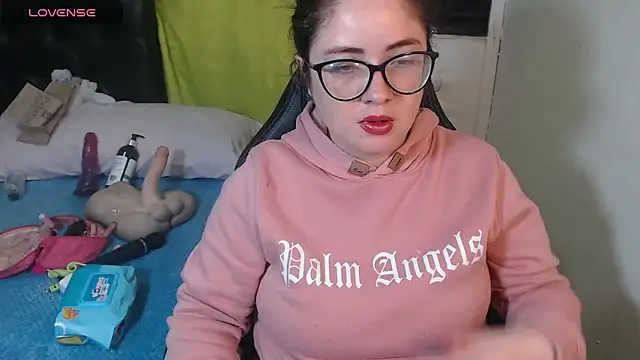 Snapshot of KrystalAdams chatting on April 25, 1:41 pm KrystalAdams online show from April 25, 1:41 pm