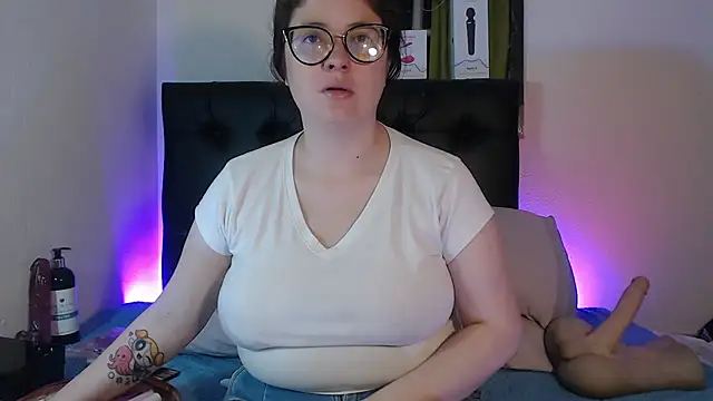 Snapshot of KrystalAdams chatting on July 10, 12:52 pm KrystalAdams online show from July 10, 12:52 pm