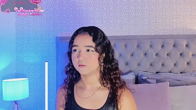 Evaa Lunna  online show from December 20, 8:27 pm