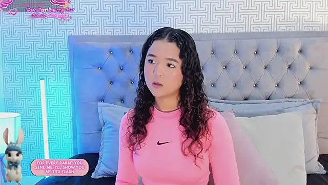 Evaa Lunna  online show from January 18, 8:01 pm