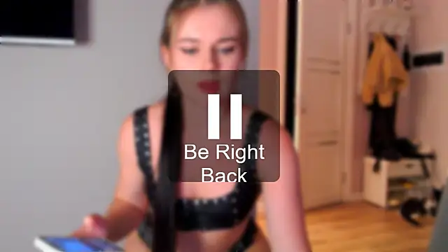 Snapshot of AlexaButttler chatting on October 20, 9:37 pm AlexaButttler online show from October 20, 9:37 pm