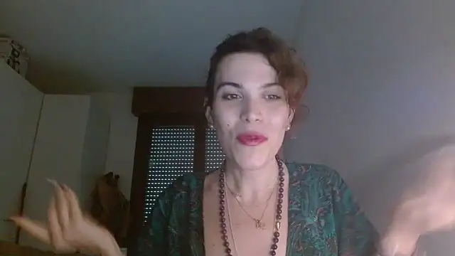 Snapshot of refem9 chatting on November 4, 6:01 am refem9 online show from November 4, 6:01 am