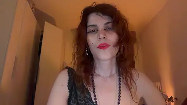 Snapshot of refem9 chatting on February 24, 12:30 am refem9 online show from February 24, 12:30 am