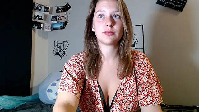 Snapshot of celeste_xxoo chatting on October 19, 12:11 am celeste xxoo online show from October 19, 12:11 am