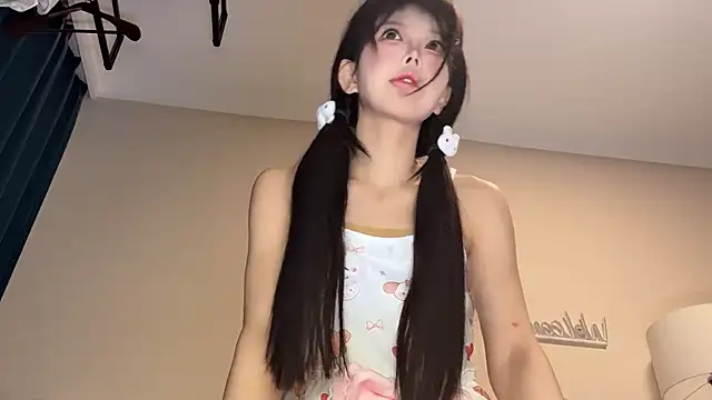 Snapshot of kiraa-0051 chatting on February 1, 1:42 pm kiraa-0051 online show from February 1, 1:42 pm