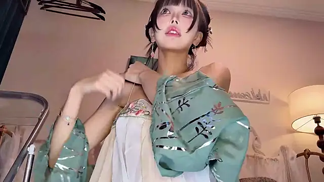 Snapshot of kiraa-0051 chatting on February 21, 3:35 pm kiraa-0051 online show from February 21, 3:35 pm