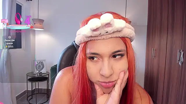 DANDARA THOM online show from September 18, 7:27 pm