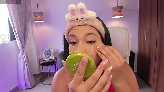 DANDARA THOM online show from October 15, 8:09 pm