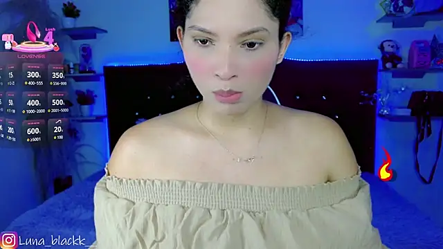 Luna blackk online show from October 9, 9:02 pm