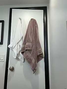 sweetsirenn online show from October 14, 1:45 pm