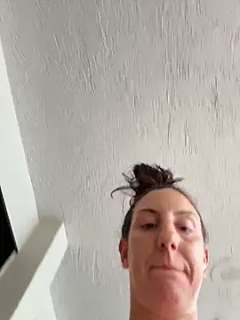 sweetsirenn online show from February 14, 6:15 pm