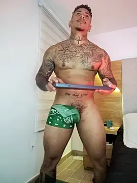 Snapshot of David_tatto1 chatting on September 11, 2:55 am David tatto1 online show from September 11, 2:55 am