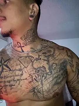 Snapshot of David_tatto1 chatting on October 16, 3:18 am David tatto1 online show from October 16, 3:18 am