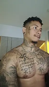 Snapshot of David_tatto1 chatting on December 17, 2:50 am David tatto1 online show from December 17, 2:50 am