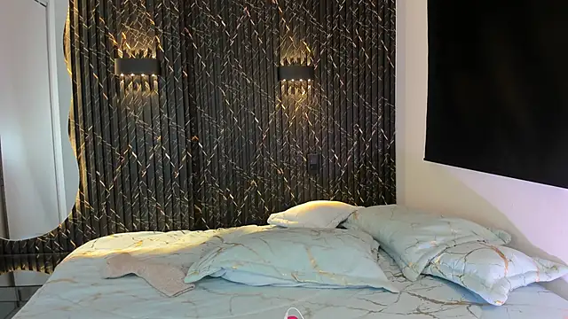 Snapshot of ZOETTAYLOR chatting on November 5, 8:31 pm ZOETTAYLOR online show from November 5, 8:31 pm