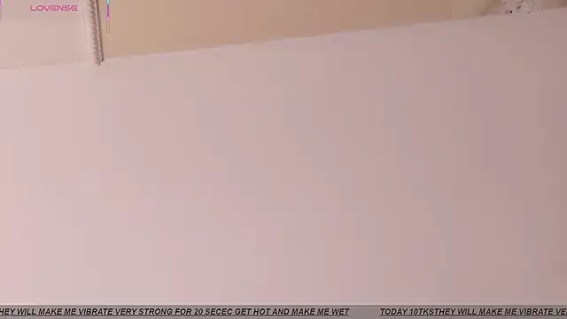 ZOETTAYLOR online show from June 7, 7:45 am