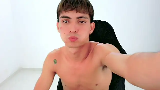 Thommy cute online show from August 4, 1:09 am