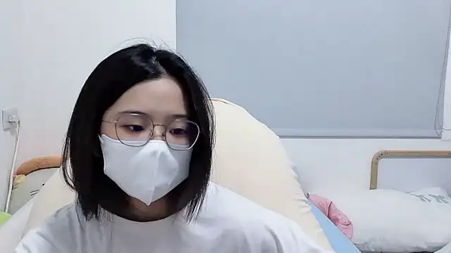 Snapshot of LHeart chatting on June 6, 2:11 pm LHeart online show from June 6, 2:11 pm