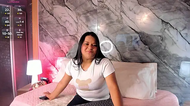cutestrawberryy online show from September 15, 12:38 pm