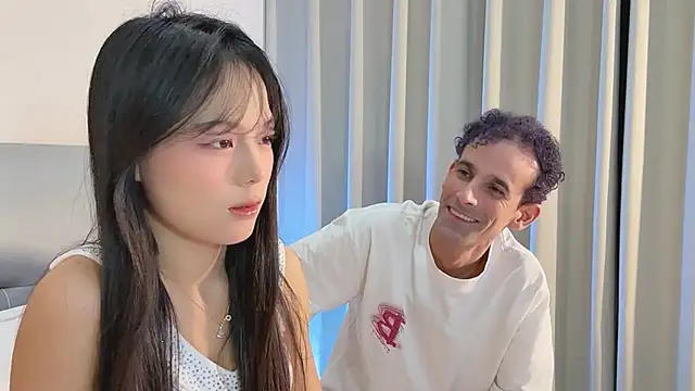 Snapshot of 19cmfuck18girl chatting on November 8, 1:33 pm 19cmfuck18girl online show from November 8, 1:33 pm