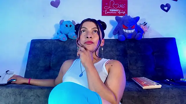Snapshot of Fox_Roxxan chatting on March 23, 1:42 am Fox Roxxan online show from March 23, 1:42 am